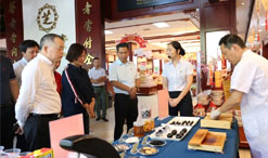 廣州市越秀區(qū)區(qū)長蘇佩一行蒞臨九芝堂