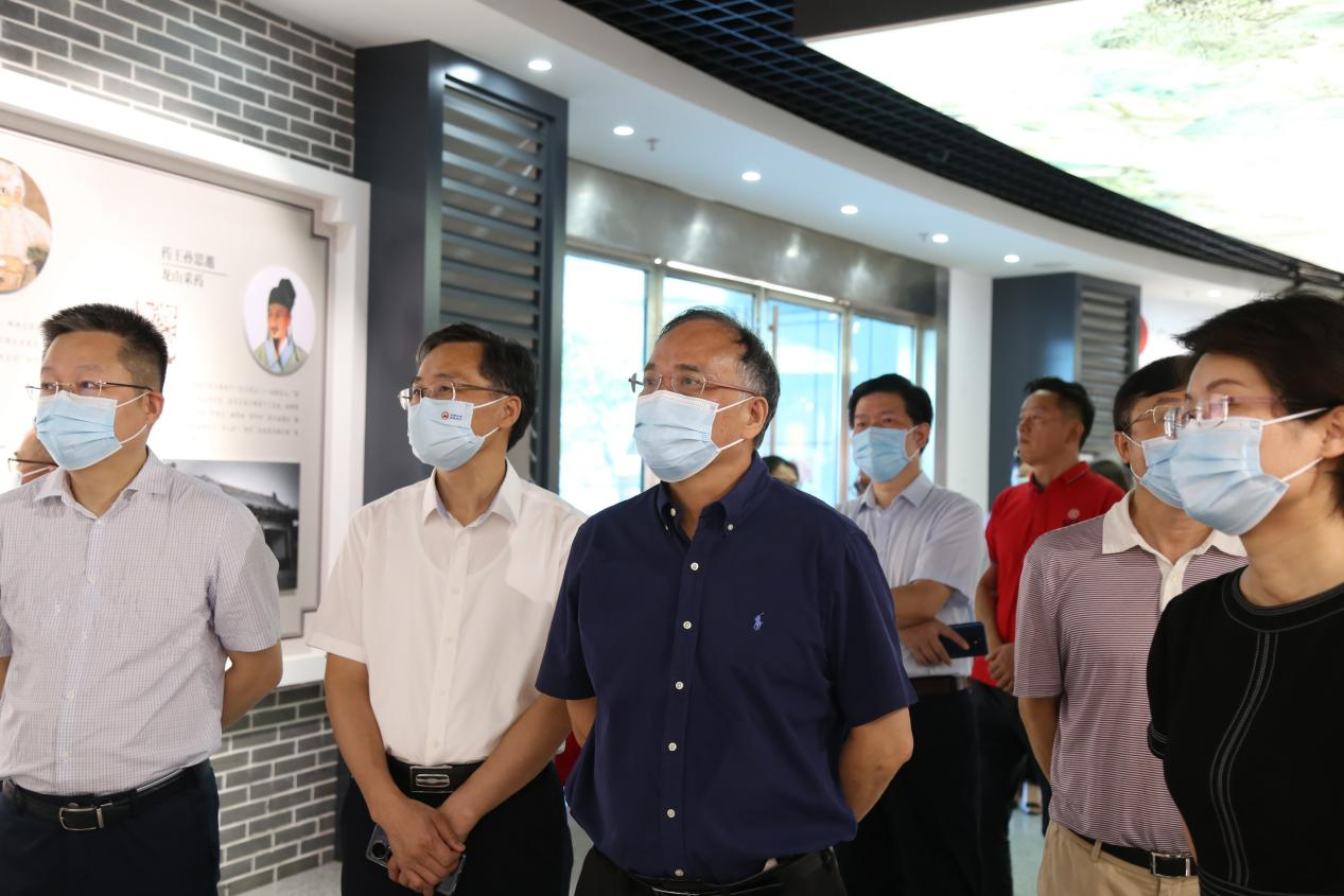 湖南省政協副主席張灼華一行赴九芝堂開展“穩經濟、惠民生、保安全”調研